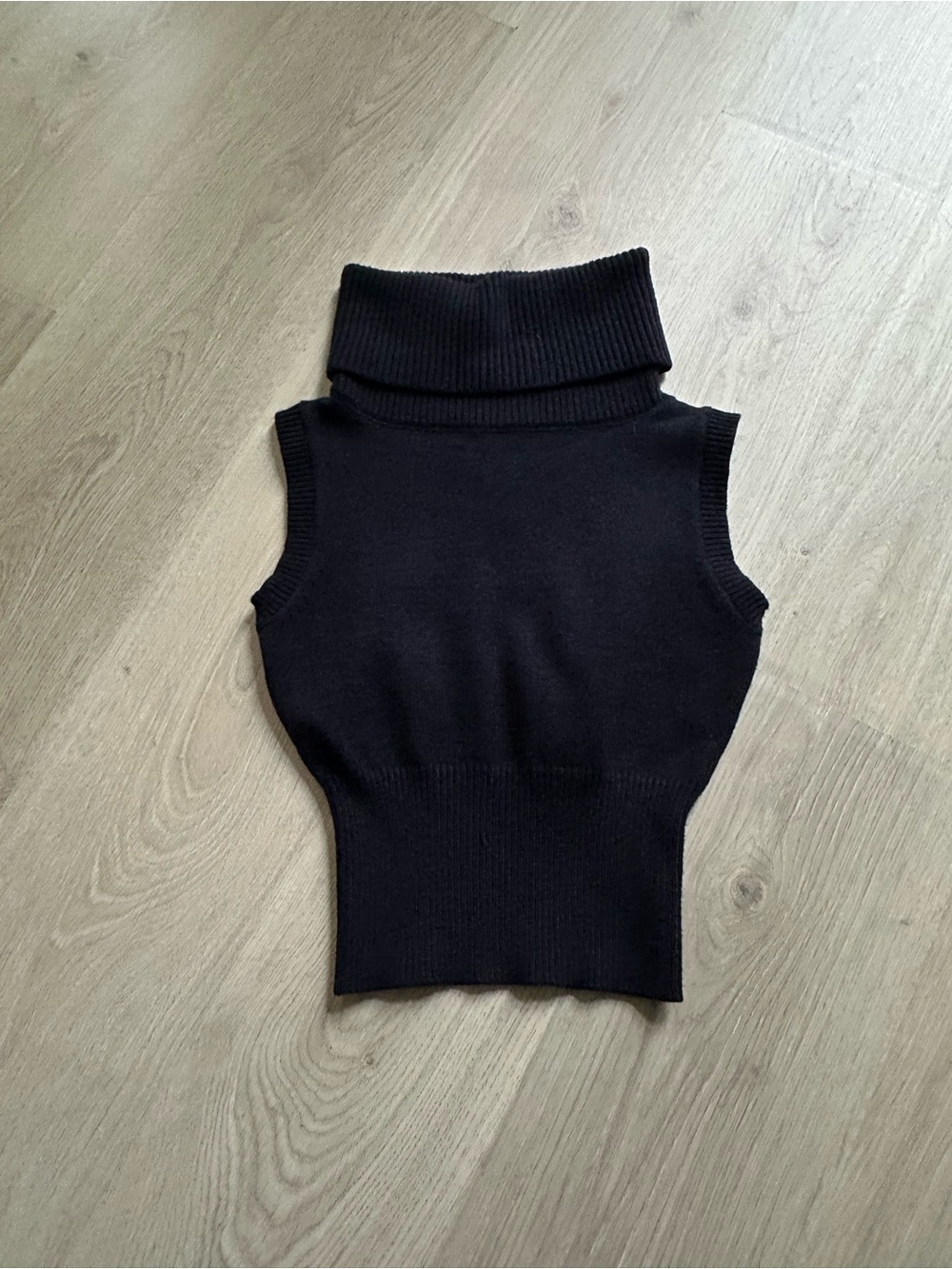 Sleeveless Turtleneck Knit Top - Black